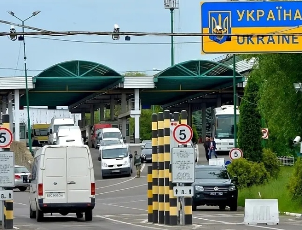 Виїзд чоловіків 18–22 років за кордон: нові правила та що вони означають для українців